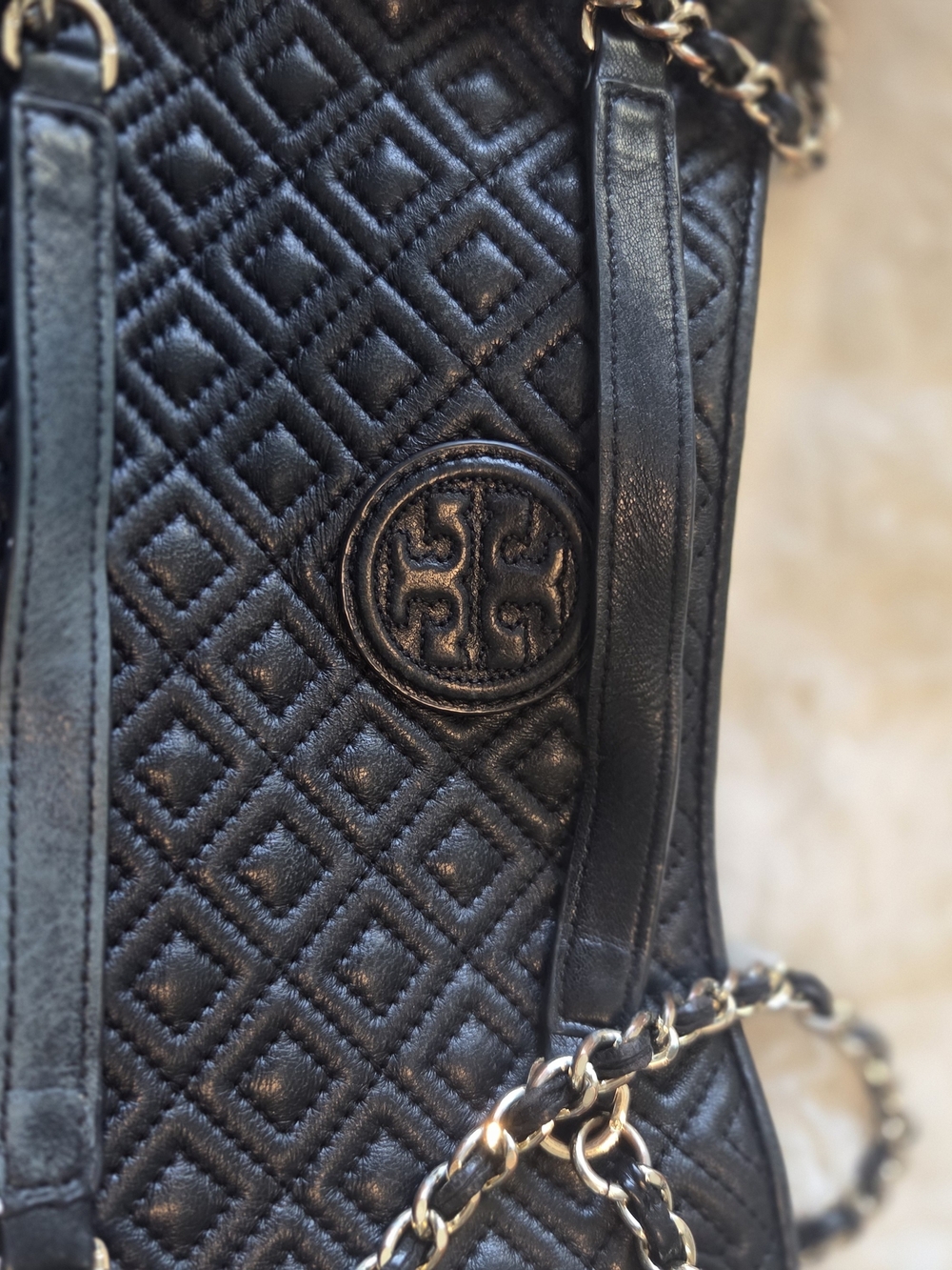 Tory Burch Black Quilted Leather Shoulder Bag with Logo Medallion - Picture 14 of 14